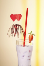 Product foto van Houten decoprikkers rood 22 cm set van 100 Amore