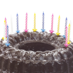 Product foto van Kaarsjes met houders assorti kleuren set van 24