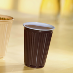 Product foto van Kunststof beker automaatbekers bruin/wit set van 100