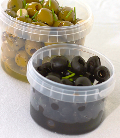 Product foto van Plastic delicatessenbekers transparant 480ml met sluiting set van 40