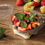 Product foto van R-PET saladeschalen met deksels glashelder set van 50 1000ml