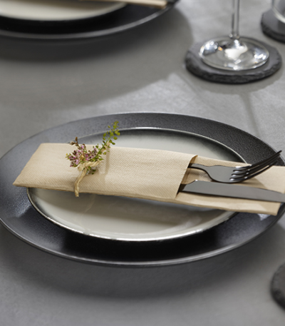 Product foto van 50 Servetten "ROYAL Collection" 48 cm x 30 cm zand met bestekvouw